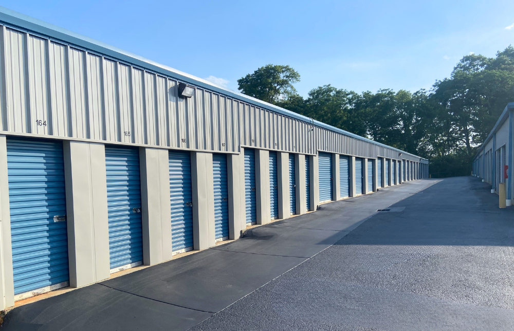 Self storage in Danielsville GA with lock checks